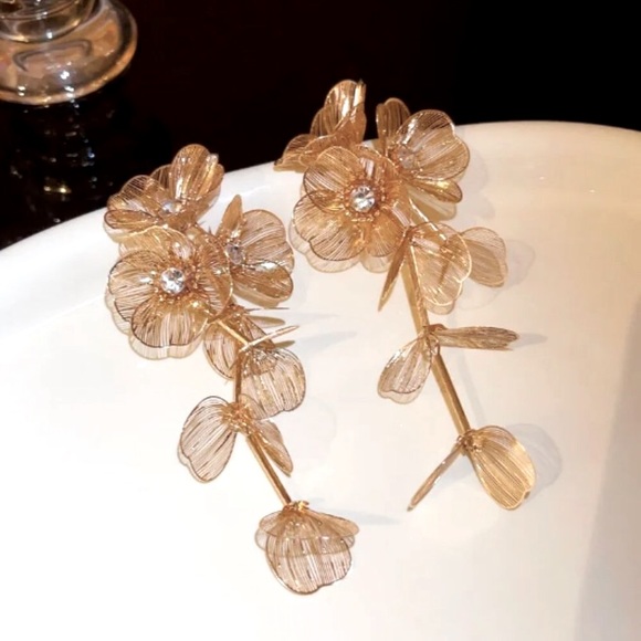 🍏50% OFF/3+...Gorgeous Statement Flower Dangle Earrings (Gold Color) - Picture 3 of 10